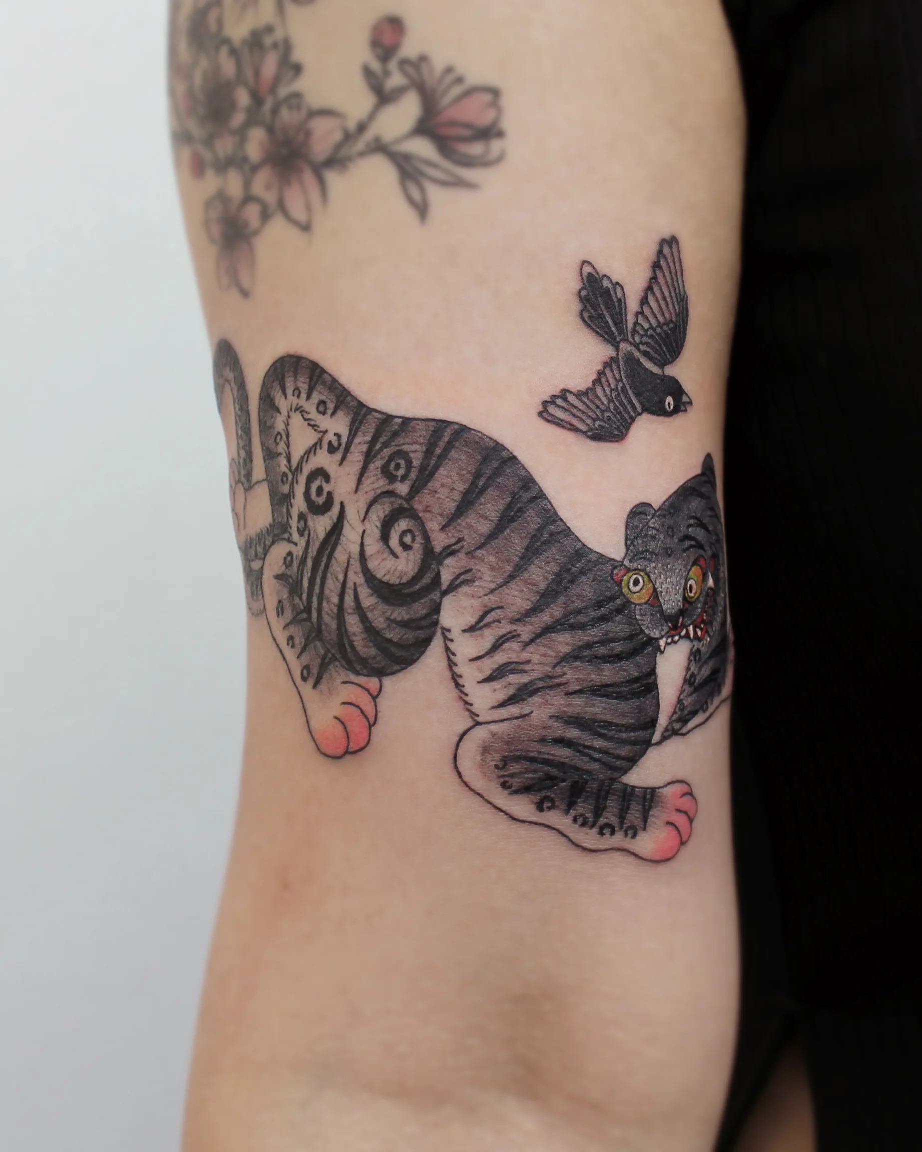 Hojakdo — On the skin · tiger, magpie